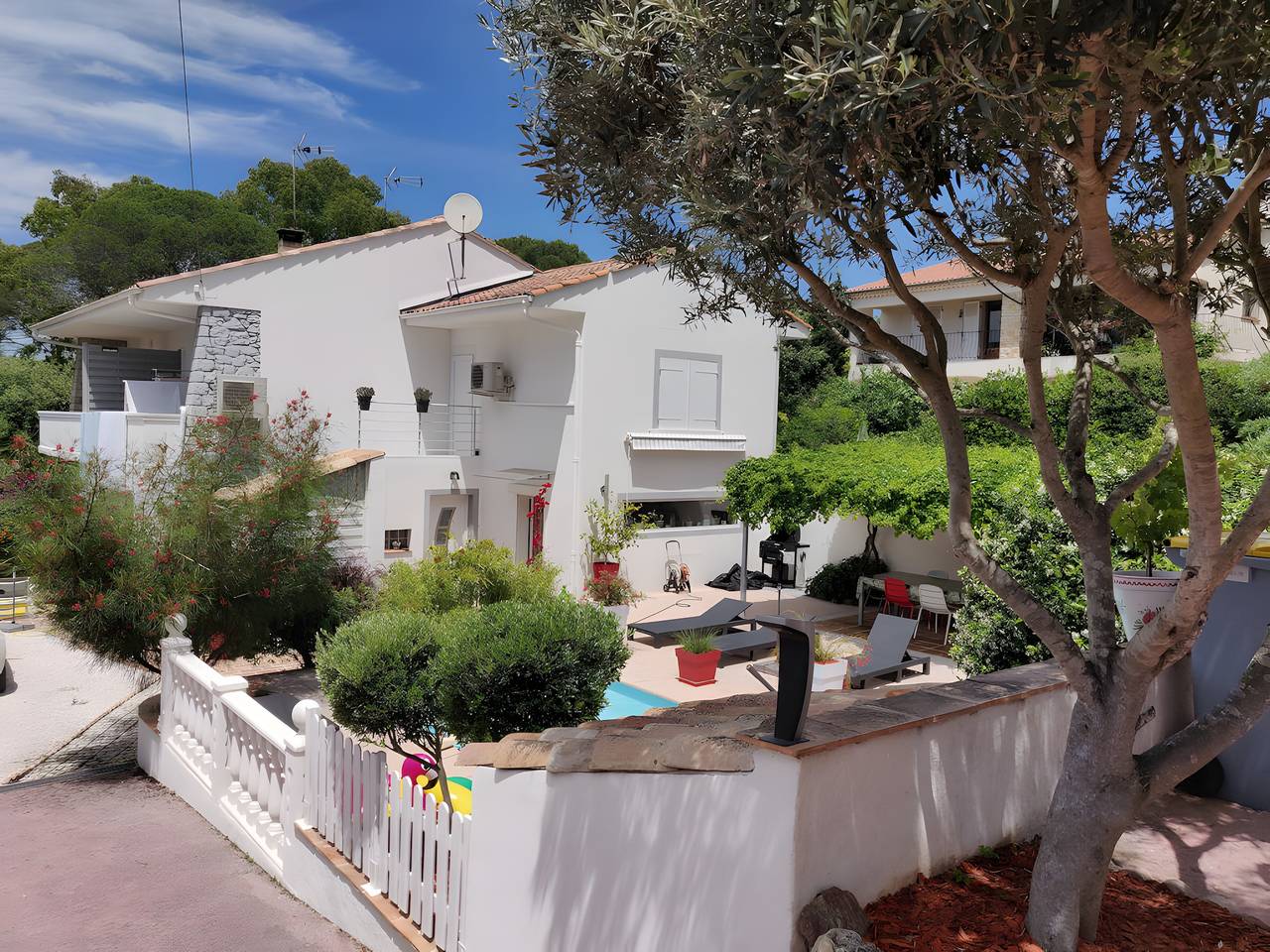 Chambre d'hôtes 'Jungle' avec piscine partagée, Wi-Fi et climatisation in Boulouris, Saint-Raphaël