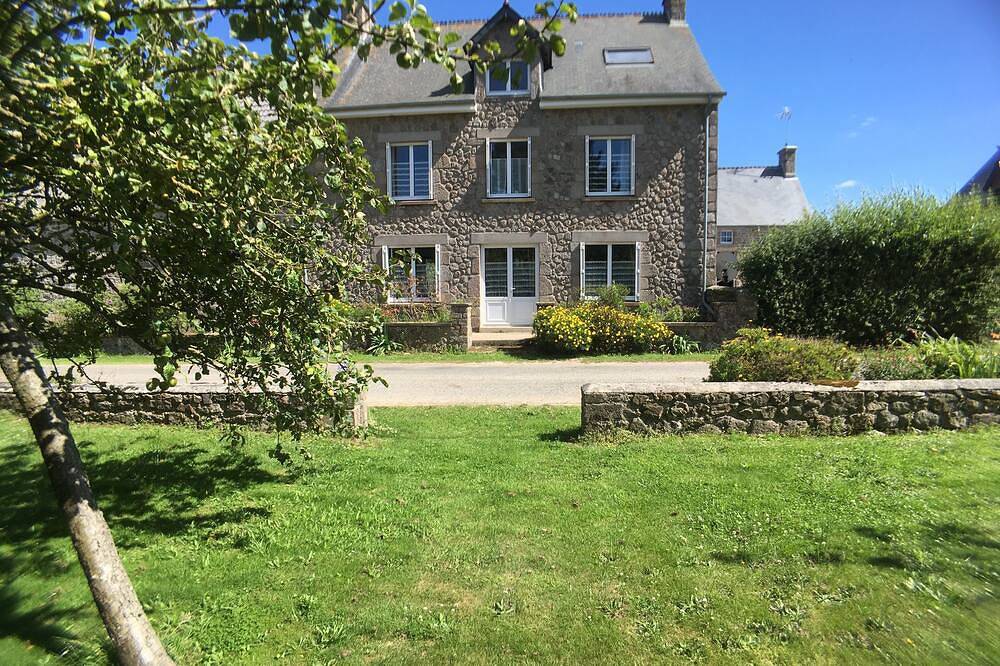 The 36 is rated 2 *. 500 meters from the sea. in Réville, Cherbourg und Umgebung
