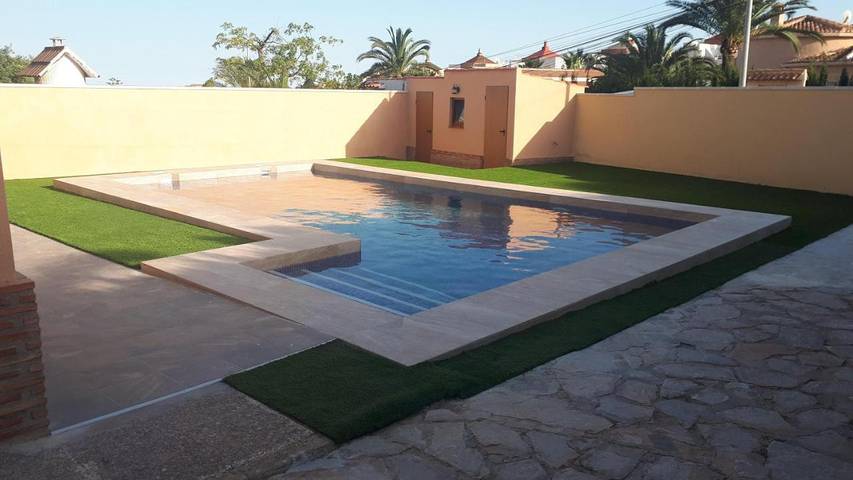 Chalet para 6 personas, con Terraza y Jardín además de Piscina para niños y Piscina en Los Balcones