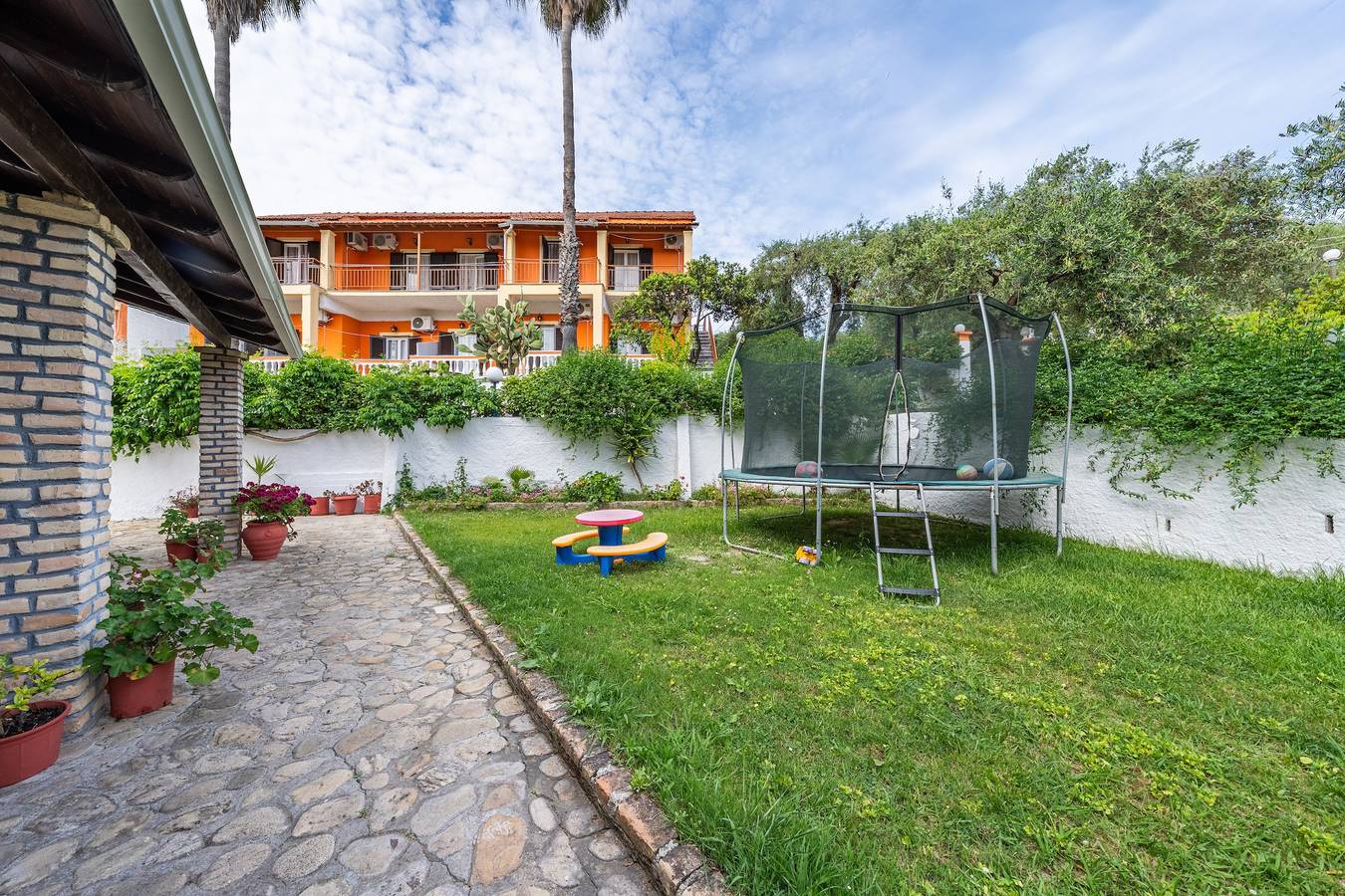Entire studio, Studio Apartment 'Maltas  20' with Shared Terrace, Wi-Fi and Air Conditioning in Corfu