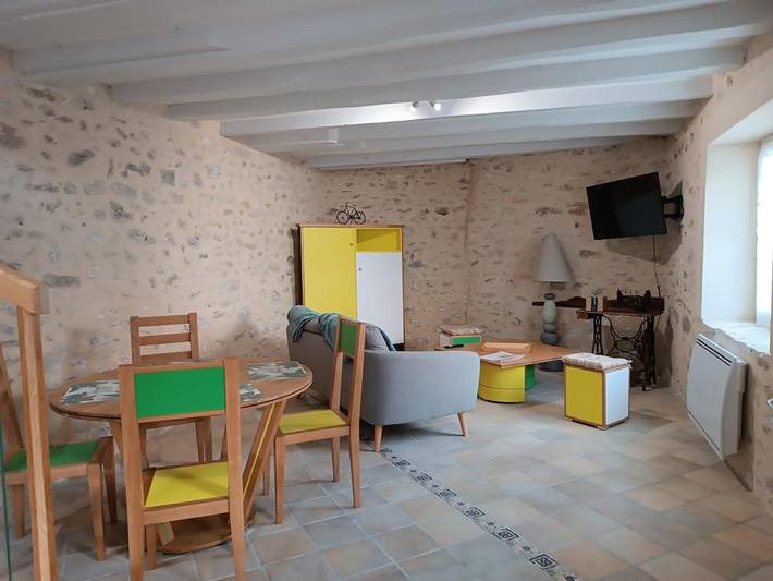 Gîte pour 4 personnes, avec jardin dans Cormery