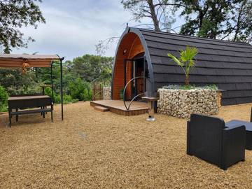 Lodge pour 3 personnes, avec jardin ainsi que terrasse et vue dans le Gard