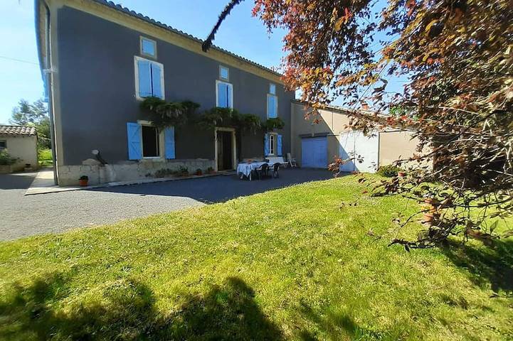 Location de vacances pour 6 personnes, avec jardin, animaux acceptés à Gaillac