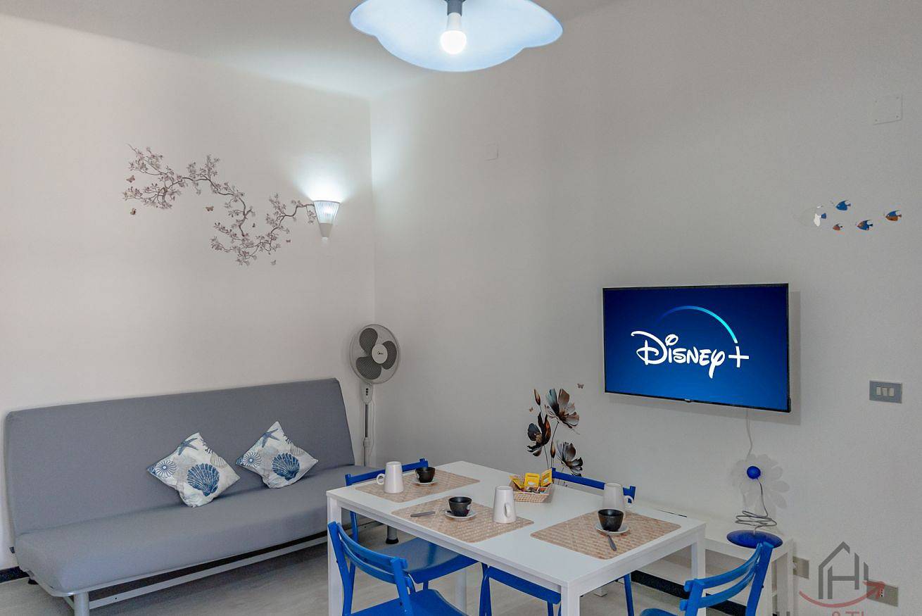 Ganze Wohnung, [Strände 3 min] Bahnhof 500m • Wifi • Smart Tv in Albisola Capo, Albisola Superiore