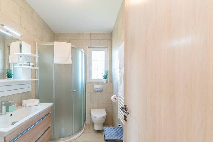 Villa pour 6 personnes, avec balcon et jardin dans Vir - 3