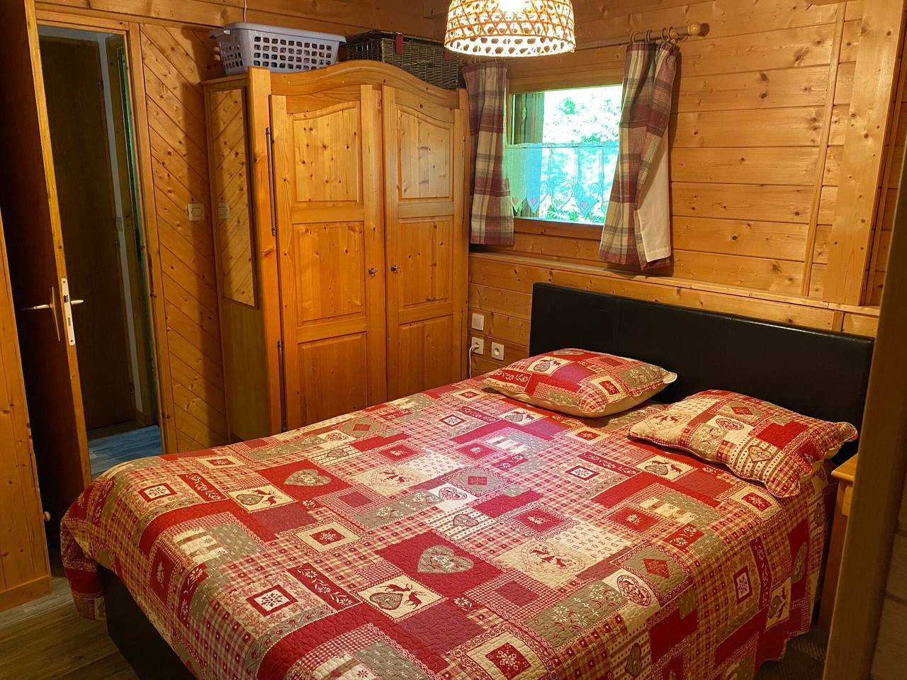 Chalet « 6p - Le Cocon Des Neiges »: vistas a la montaña, terraza compartida y Wi-Fi in Verchaix, Region Bonneville