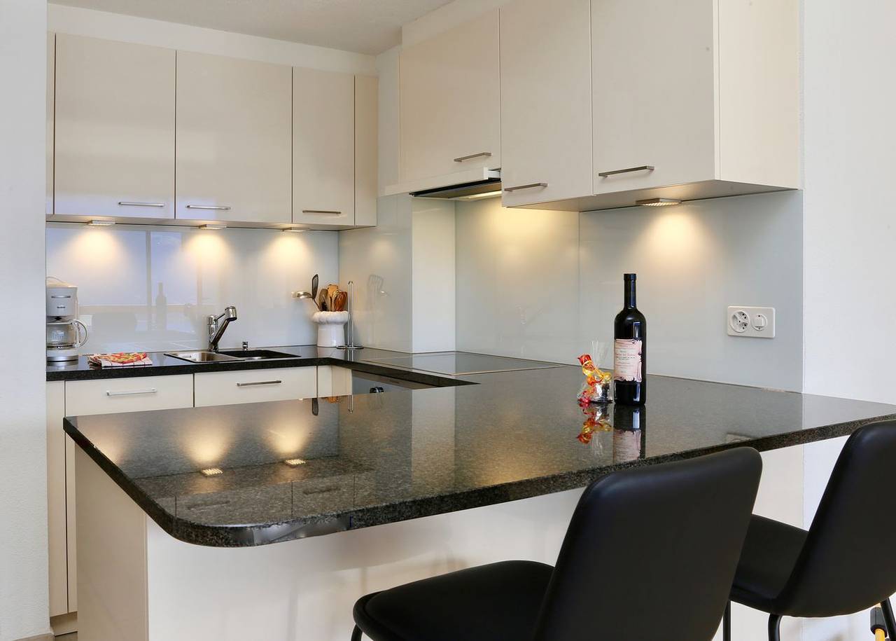 Ganze Wohnung, Eck-Wohnung im 3. Stock für 1-3 Personen. in Orselina, Tessiner Alpen