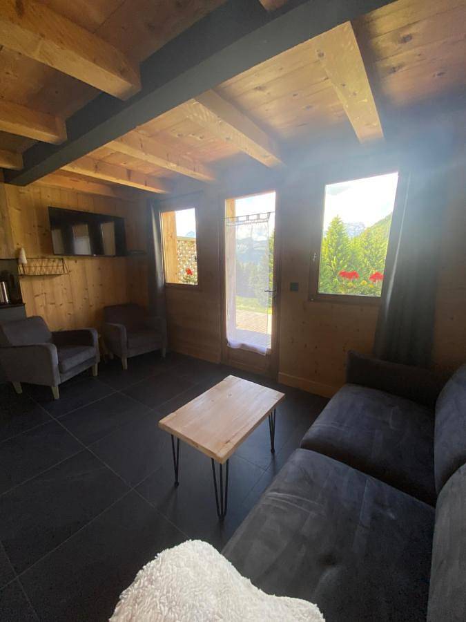 Two-Bedroom Apartment Split - Level with Terrace and Balcony in Notre-Dame-de-Bellecombe, Région d'Albertville