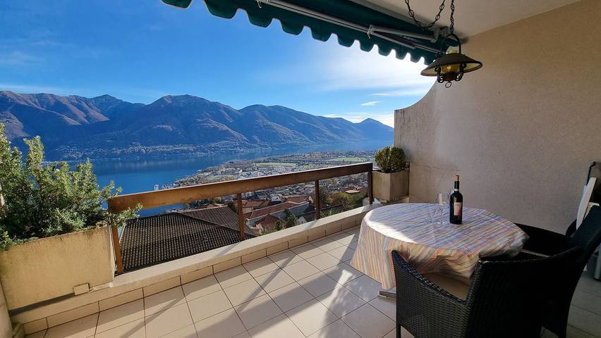 Ferienwohnung für 4 Personen, mit Sauna und Ausblick sowie Garten und Seeblick in Orselina