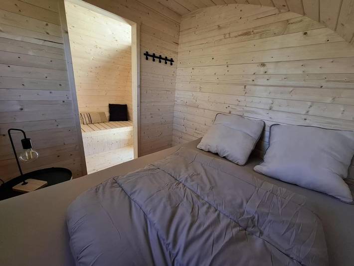 Location de vacances pour 3 personnes, avec jardin et vue à Bannes - 2