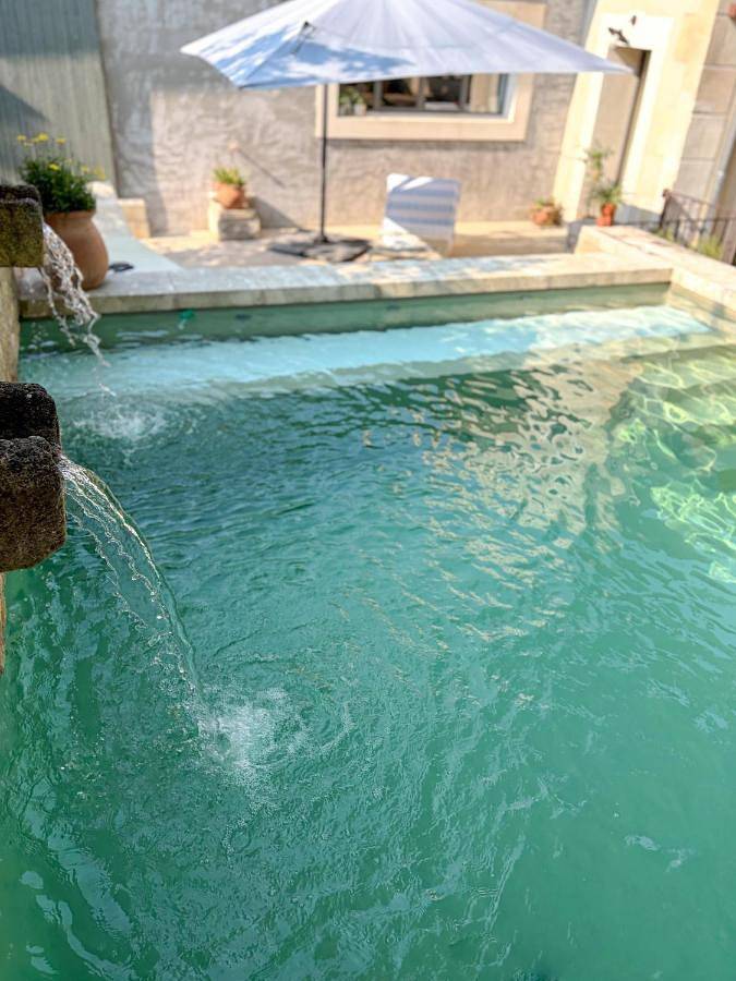 Location de vacances pour 2 personnes, avec Terrasse et Jardin ainsi que Piscine et Vue à Cabannes - 3