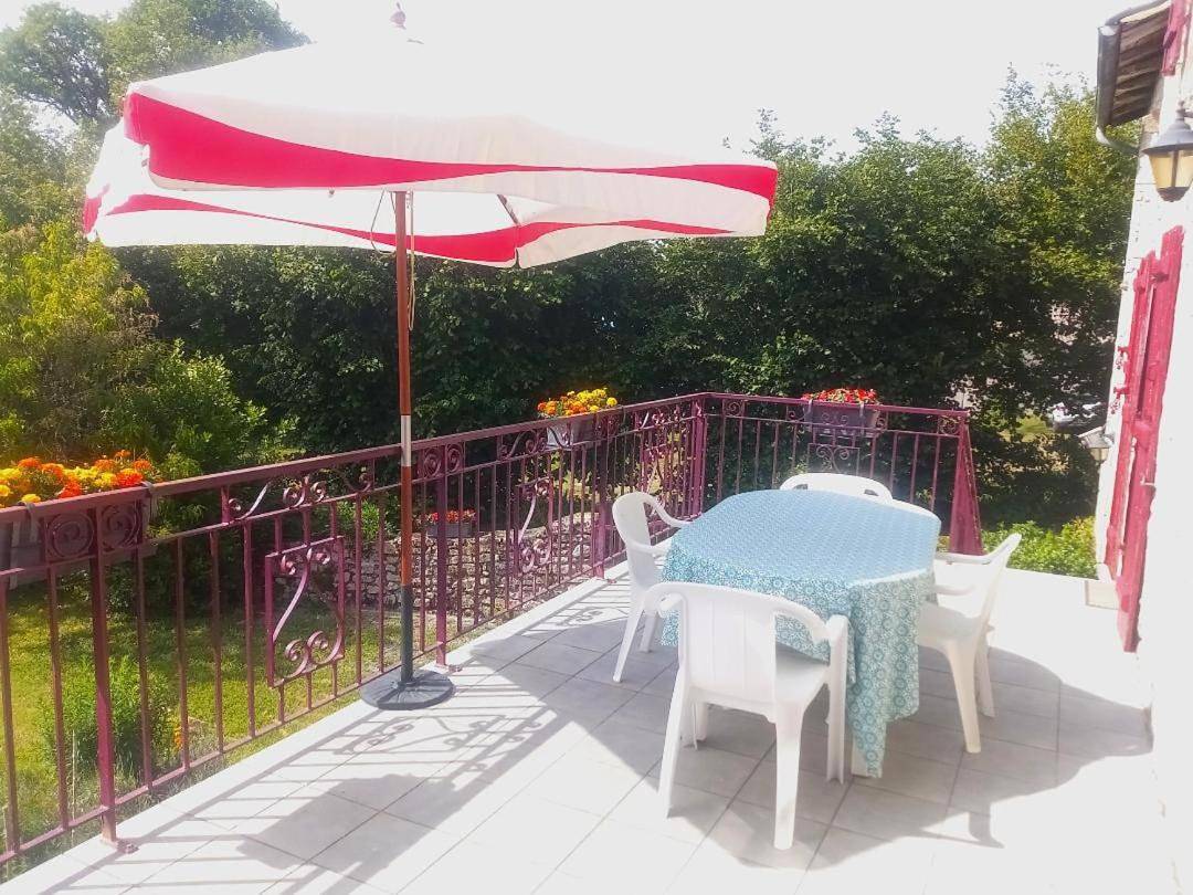 Quadruple Room with Bathroom in Montrol-Sénard, Région de Bellac