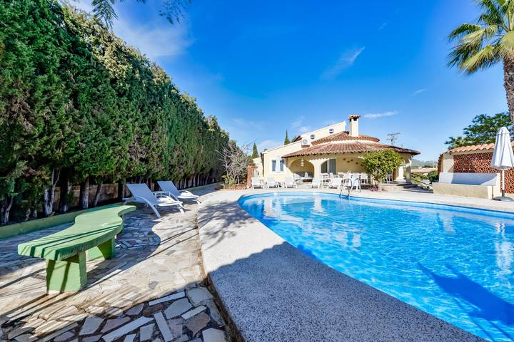 Chalet para 12 personas, con terraza y jardín en Benicolada