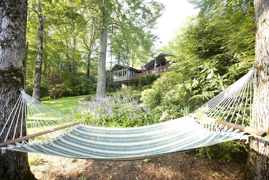 Ihr Urlaub in Blue Ridge erwartet Sie in diesem luxuriösen Haus am See. in Lake Toxaway