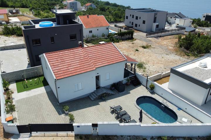 Ferienhaus für 6 Personen, mit Balkon/Terrasse und Pool in Maslenica - 3