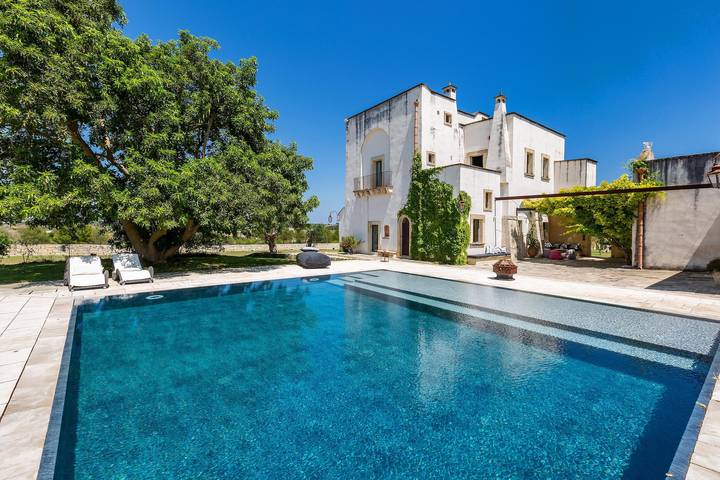 Villa padronale per 14 persone, con sauna e piscina nonché giardino a Lecce