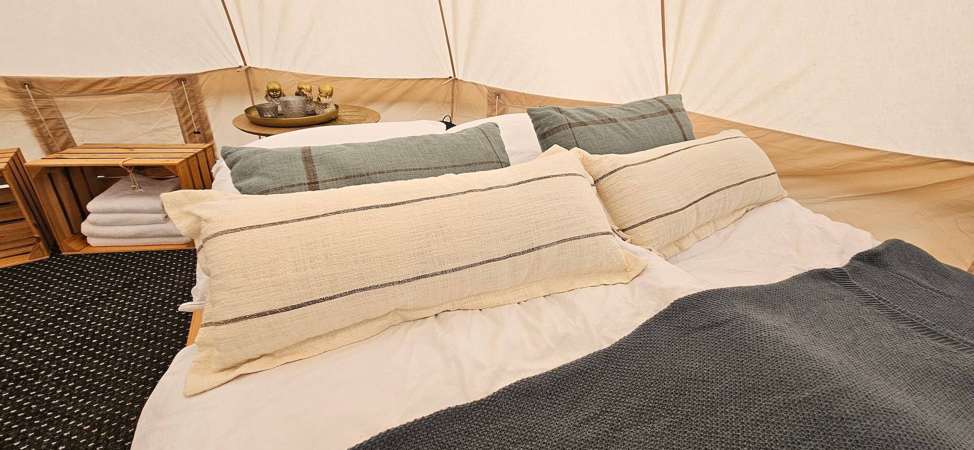 Entire apartment, Glamping Tent with Private Garden, Terrace, and Wi-Fi in Plötzin, Werder (Havel)