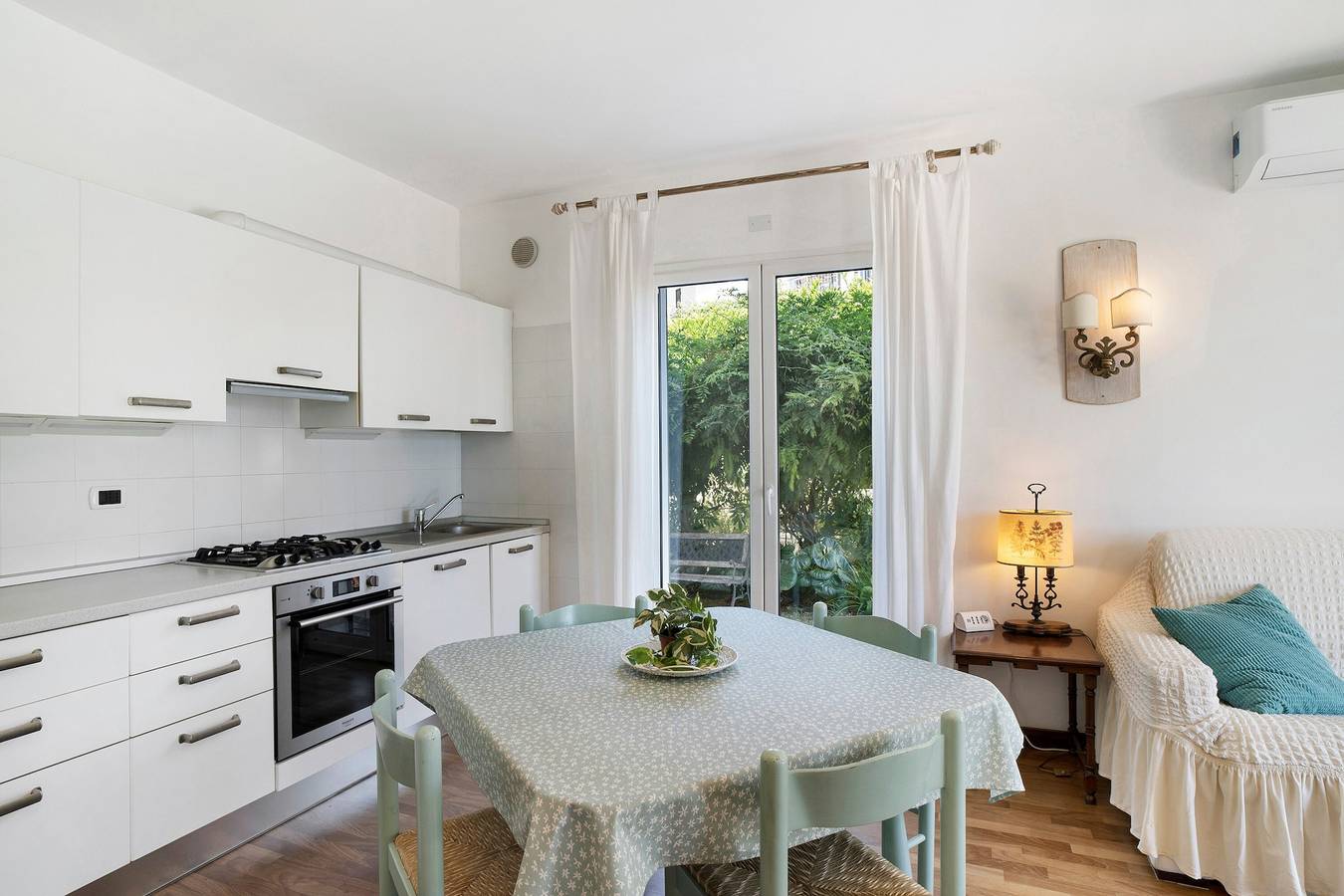 Ganze Wohnung, Ferienwohnung "Villa Isabella Casa Lucia" mit Meerblick, Gemeinschaftsterrasse und Wlan in Oneglia, Imperia