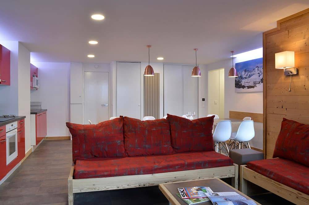 Entire apartment, Spacious renovated apartment · Near slopes · South · Balcony · Sleeps 11 · Pets allowed in La Plagne, La Plagne-Tarentaise
