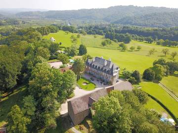 Gîte pour 2 personnes, avec vue ainsi que piscine et jardin à Brivezac