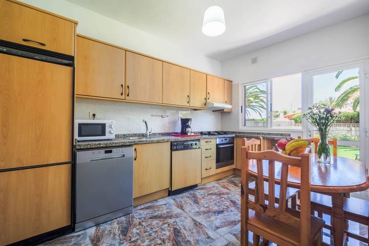 Stylish Holiday Home Las Palmeras with Sea View, Mountain View in Icod de los Vinos, North Tenerife