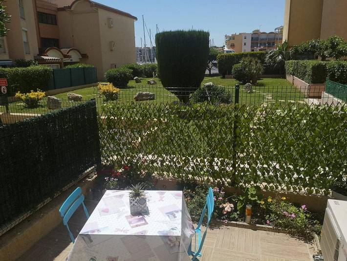 Gîte pour 2 personnes, avec terrasse ainsi que jardin et vue dans Office De Tourisme De Gruissan - 3