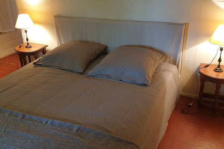 Location de vacances pour 12 personnes, avec jardin à Lioux - 2