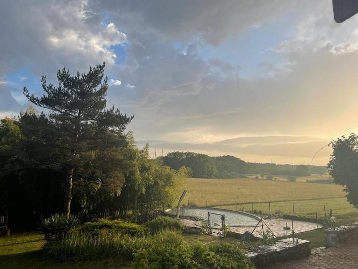 Location de vacances pour 6 personnes, avec vue et piscine ainsi que jardin et terrasse à Thenon - 2