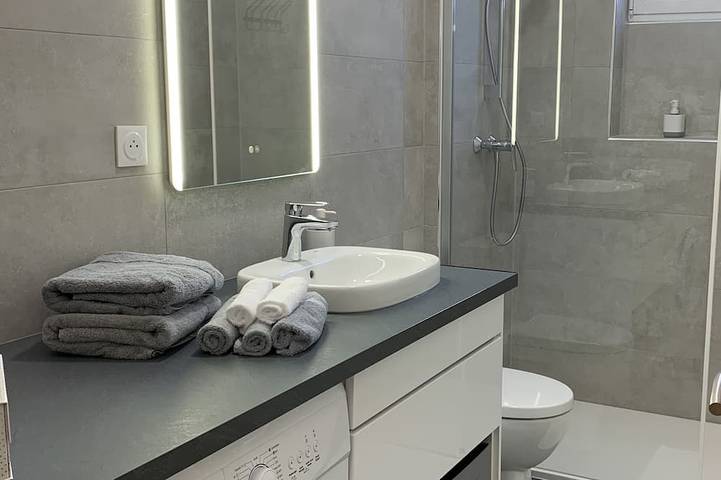 Appartement entier, Au cœur du Vieux-Port de Bastia: Appartement La Marine, climatisé, tout confort in Bastia, Cap Corse