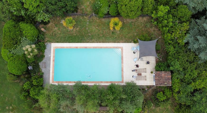 Gîte pour 4 personnes, avec piscine ainsi que terrasse et jardin dans Viviers-lès-Lavaur