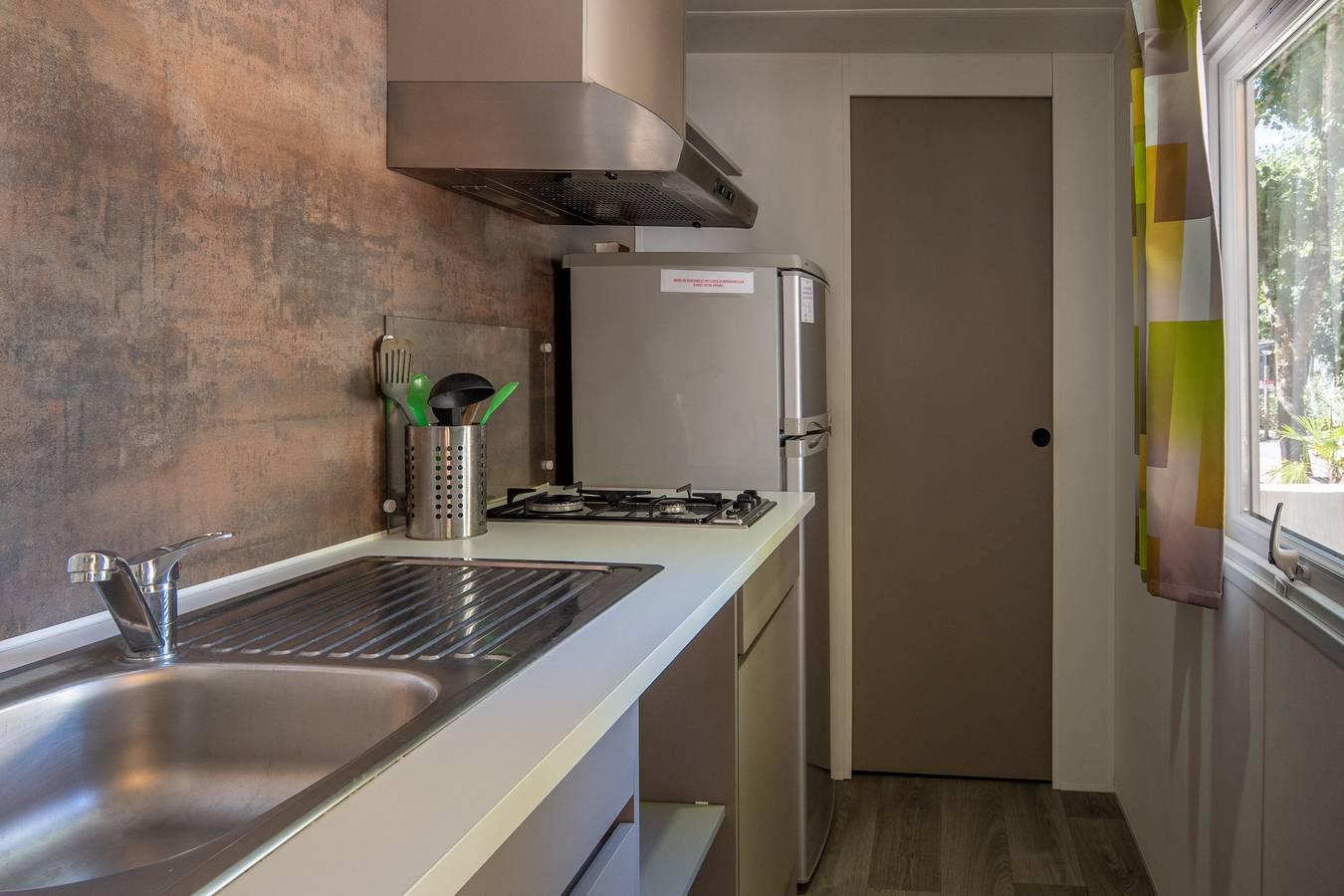 Mobil-home 'Confort C - 1-5 Pers' avec piscine partagée, terrasse privée et jardin commun in Lavilledieu, Ardèche