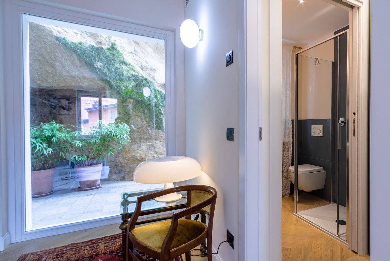 Hel lejlighed, An oasis of peace and tranquillity with private garden and cave just a stone's throw from the historic centre in Centro Storico di Verona, Verona