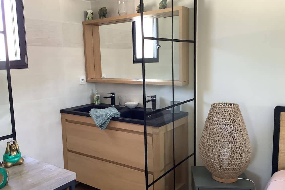 1 Bedroom Private vacation home in Saumane de vaucluse in Saumane-de-Vaucluse, Vaucluse