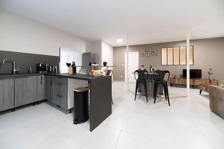 Gîte pour 4 personnes, avec jacuzzi, animaux acceptés à Thiers - 2