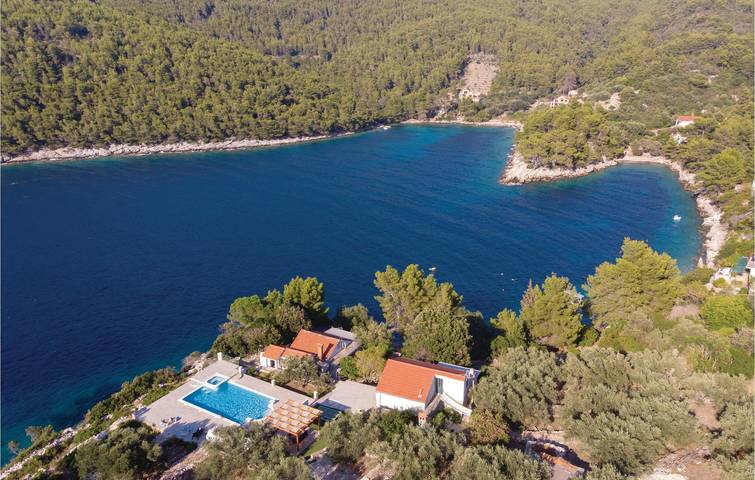 Reizende Ferienwohnung: 300 m vom Strand entfernt, mit Pool und moderner Ausstattung in Vela Luka, Korcula