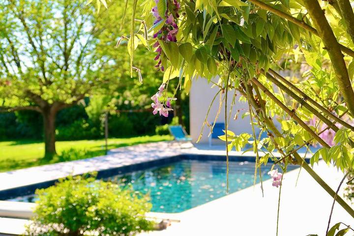 Location de vacances pour 14 personnes, avec Terrasse et Jardin ainsi que Piscine et Vue dans Saint-Laurent-de-la-Barrière