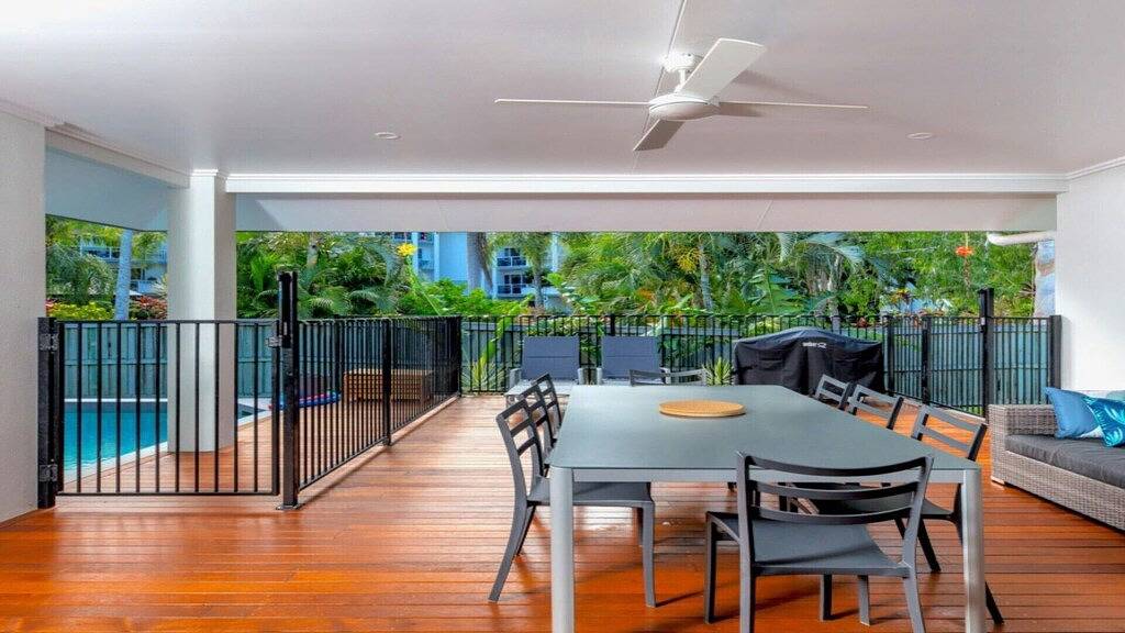 Holiday Home for 10 People in Palm Cove, Cairns