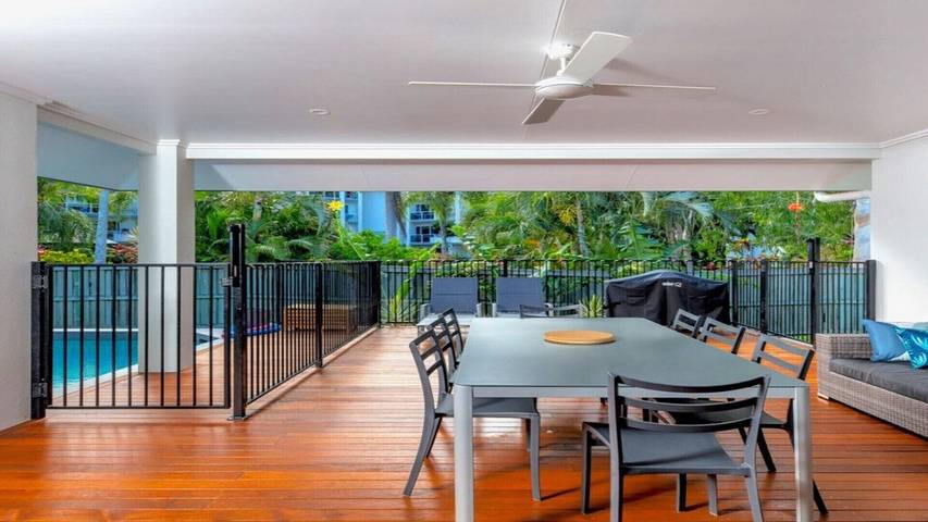 Holiday home for 10 people, with terrace in Palm Cove