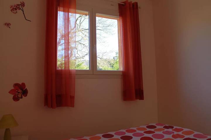 Gîte pour 3 personnes, avec jardin et terrasse à Lioux - 2