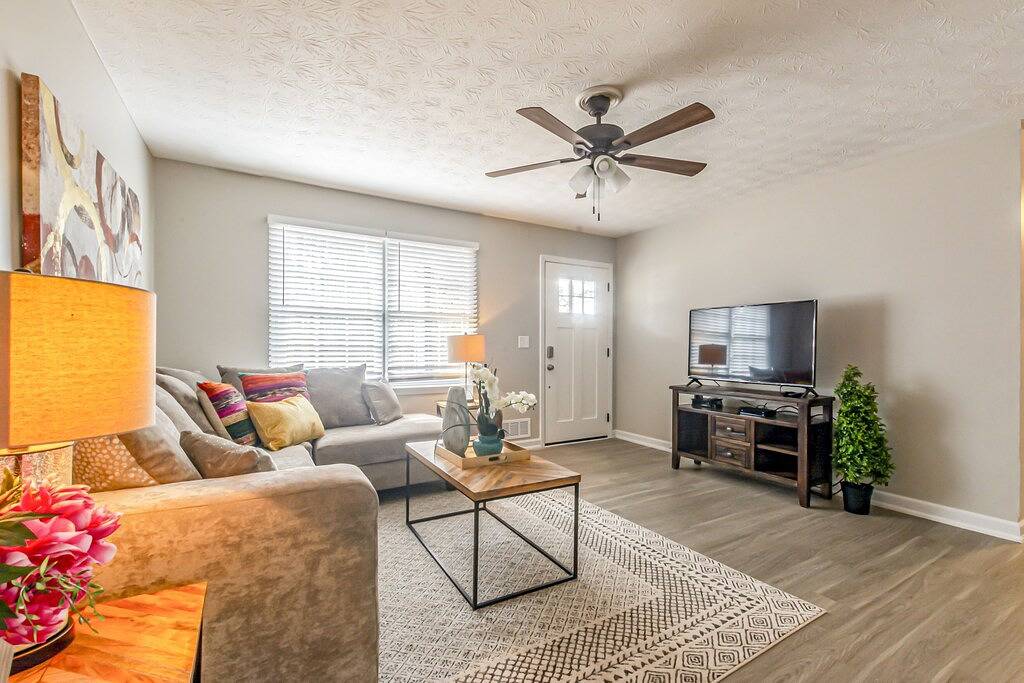 Neue Liste Atemberaubend komplett renoviertes ganzes Haus! in Gwinnett County