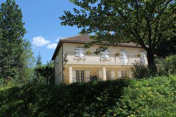 Location de vacances pour 4 personnes, avec piscine ainsi que jardin et terrasse, animaux acceptés à Marcillac-Saint-Quentin