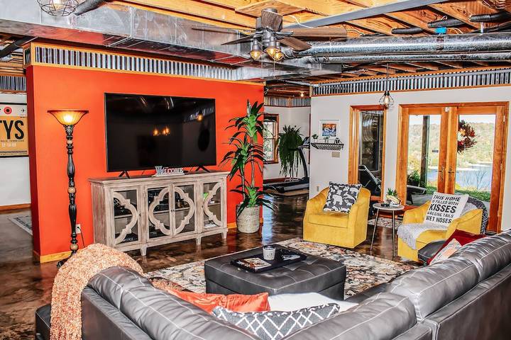 Bed and breakfast for 4 people, with yard in Tennessee