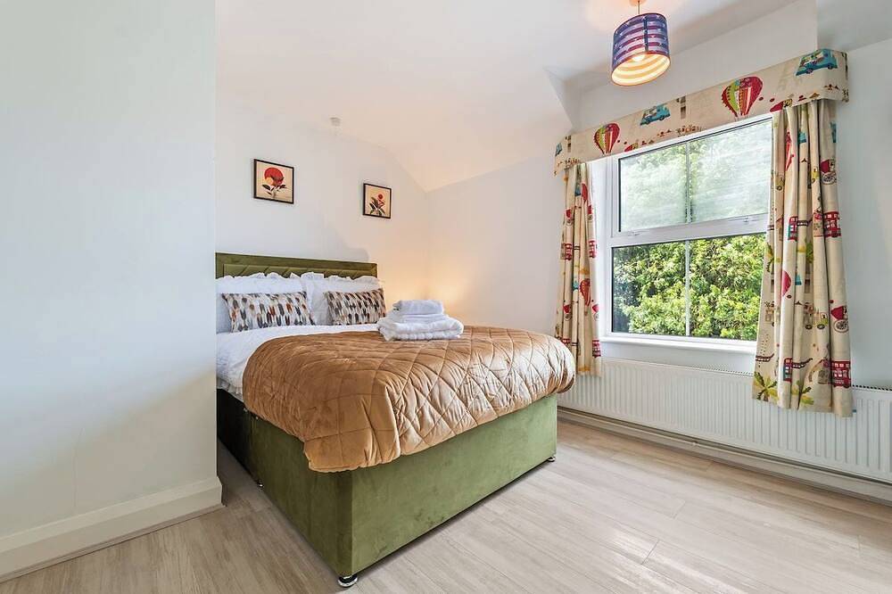 The Thorney Retreat: Peterborough in Thorney (Peterborough), Peterborough