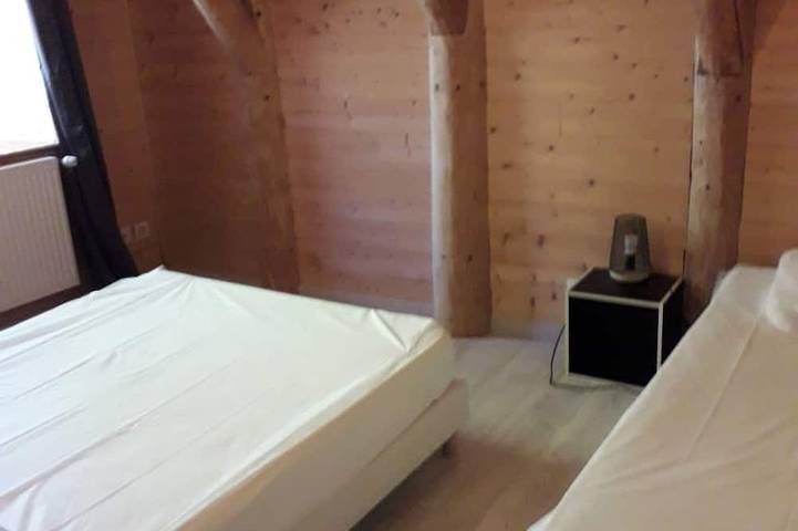 Location de vacances pour 13 personnes, avec terrasse, animaux acceptés à Saint-Julien-Chapteuil - 2