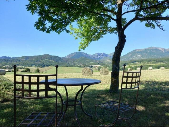 Maison de vacances pour 2 personnes, avec Terrasse ainsi que Jardin et Vue à Bourdeaux