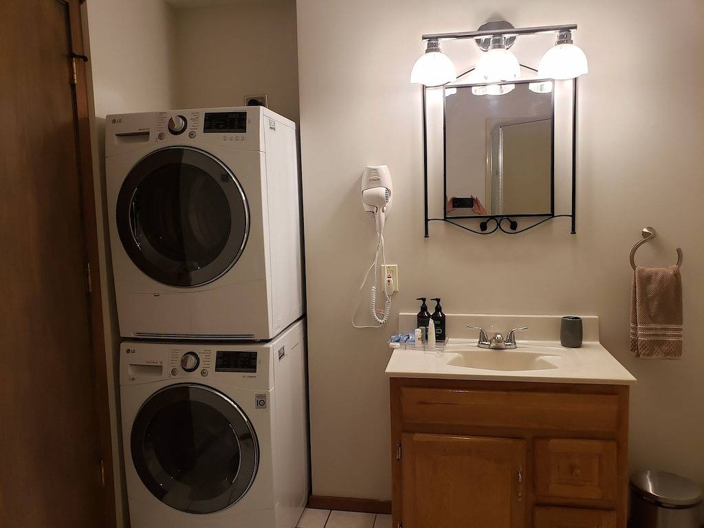 Ganze Wohnung, Guests Say: \"Meticulously Clean\" and \"Absolutely Beautiful!\" in Missoula, Lolo Nationalwald