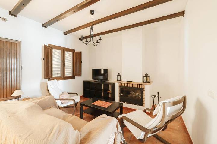 Apartamento para 8 personas, con Terraza y Piscina en Higuera de la Sierra