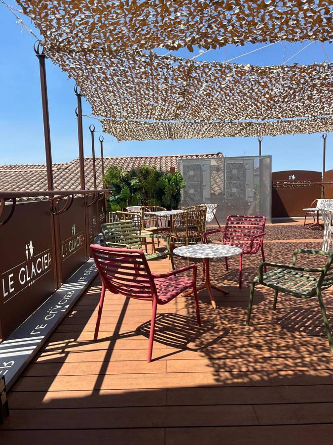 Logis Hôtel Le Glacier in Orange, Vaucluse