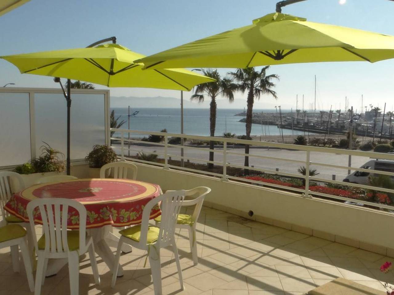 Appartement entier, Grand T3 avec terrasse et piscine à Cavalaire-sur-Mer in Cavalaire-sur-Mer, Parc national de Port-Cros