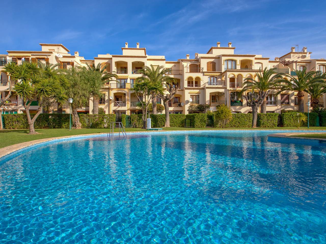 Entire apartment, La Isla in Playa del Arenal, Jávea